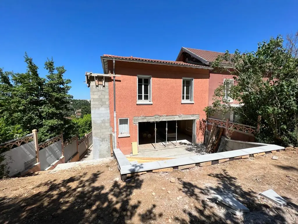 3-caluire-renovation-complete-dune-villa-de-trois-etages-01